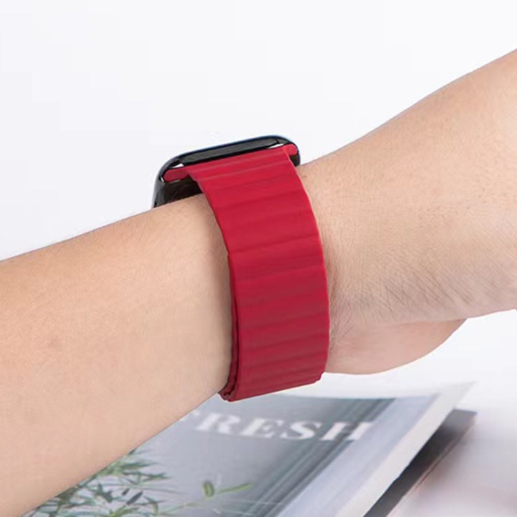 Mutural Liquid Silicone Magnetic Strap Watch Band For Apple Watch Ultra 49mm&Watch Ultra 2 49mm / Series 9&8&7 45mm / SE 3&SE 2&6&SE&5&4 44mm / 3&2&1 42mm(Red) - Watch Bands by Mutural | Online Shopping UK | buy2fix